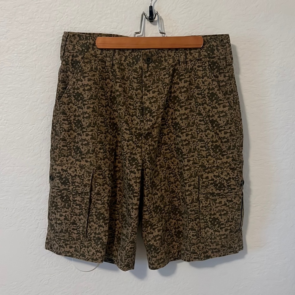 Men’s Levi’s camo cargo shorts
